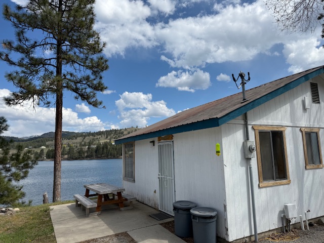 Deluxe two bedroom cabins at Tiffanys Resort Curlew Lake