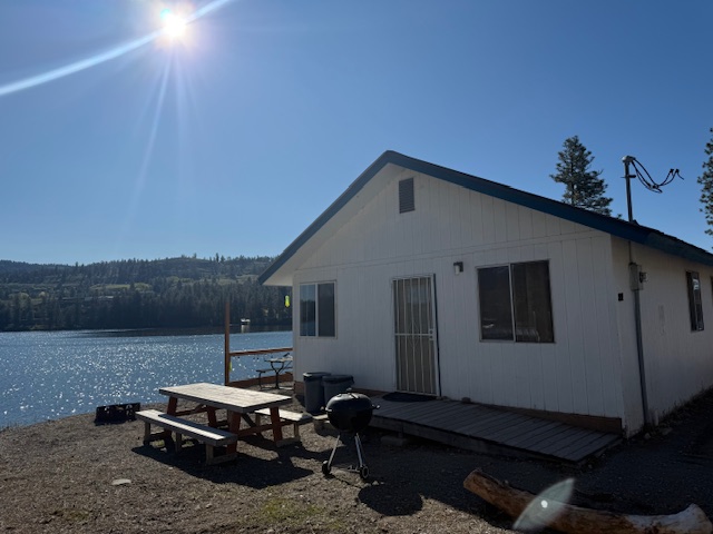 Deluxe Four Bedroom Cabin at Tiffanys Resort Curlew Lake