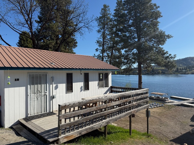 Deluxe Three Bedroom Cabins at Tiffanys Resort Curlew Lake